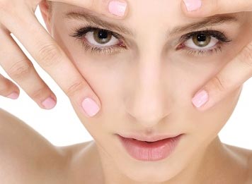 Skin care around the eyes - fight wrinkles and dark circles!