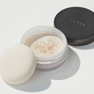 THREE Advanced Ethereal Smooth Operator Loose Powder for Supple Skin